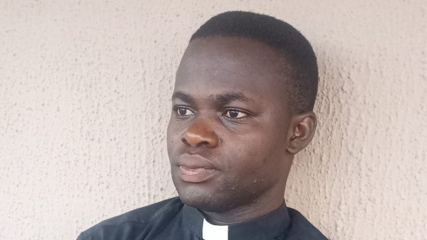 Nigerian priest says he shielded parishioners like chicks during massacre